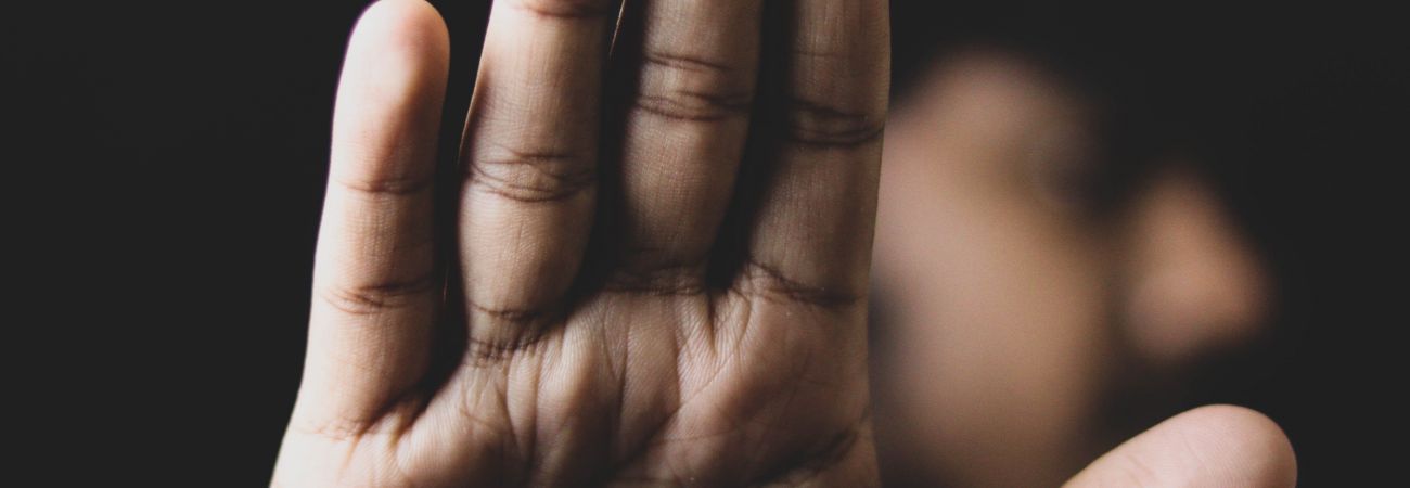 Beispielbild (abwehrende Hand)